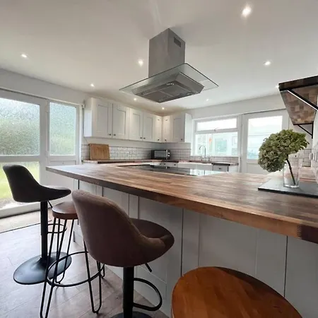 Bright Bungalow With 3 Bedrooms And Garden In Porthlevan Porthleven Esterno foto