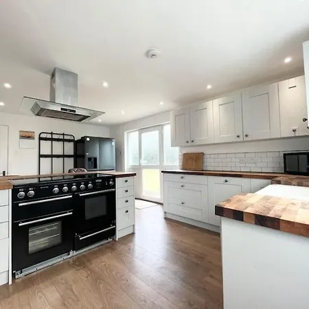 Bright Bungalow With 3 Bedrooms And Garden In Porthlevan Porthleven Esterno foto