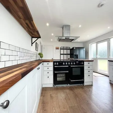 Bright Bungalow With 3 Bedrooms And Garden In Porthlevan Porthleven Esterno foto
