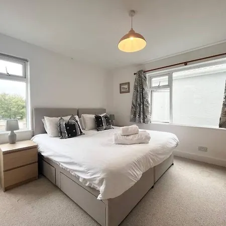 Bright Bungalow With 3 Bedrooms And Garden In Porthlevan Porthleven Esterno foto