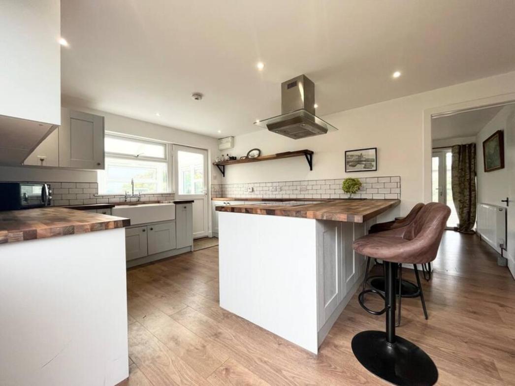 Bright With 3 Bedrooms And Garden In Porthlevan Holiday home *